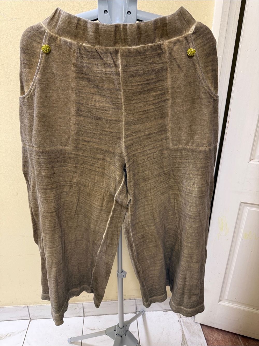 Womans Relaxed Fit Brown Pull-On Pants